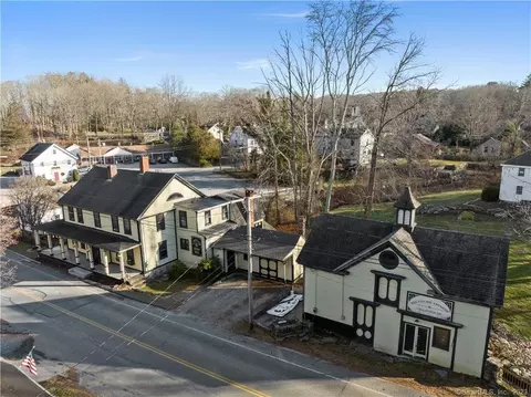 63 Main St, North Stonington, CT 06359