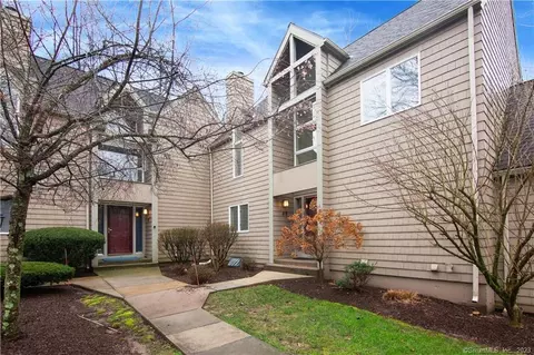 69 Timberwood Rd #69, West Hartford, CT 06117