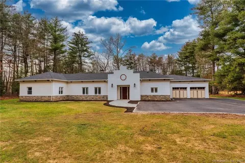 43 Burnham Rd, Avon, CT 06001