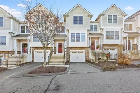 1204 Woodland Hills Dr #1204, Trumbull, CT 06611