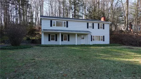 10 Vale Rd, Brookfield, CT 06804