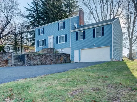 8 Fernstead Ln, Berlin, CT 06037