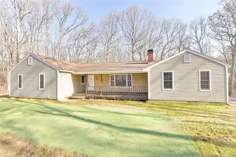 121 Edstrom Rd, Marlborough, CT 06447
