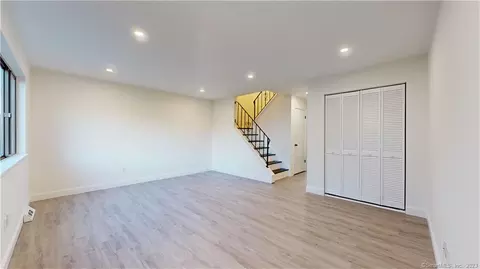 209 Shagbark Dr #209, Derby, CT 06418