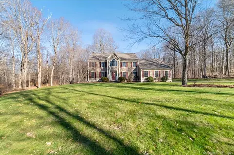 49 Fawn Ridge Ct, Southbury, CT 06488