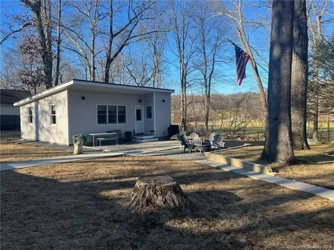 82 Floradan Rd, Putnam Valley, NY 10579