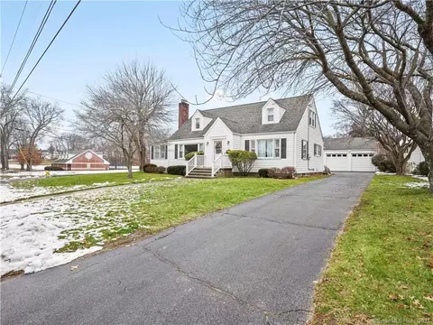 10 Glendale Rd, Stratford, CT 06614