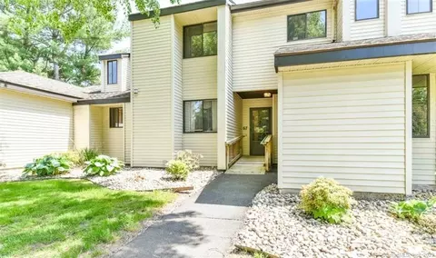 67 Simsbury Lndg #67, Simsbury, CT 06070