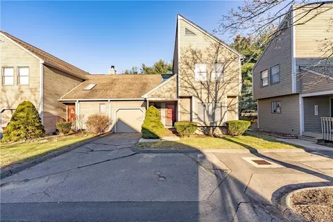 21 Elm Mdws #21, Enfield, CT 06082