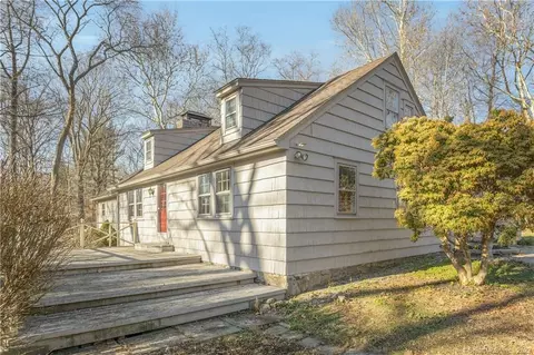 5 Old Belden Hill Ct, Norwalk, CT 06850