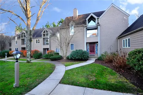 51 Timberwood Rd #51, West Hartford, CT 06117
