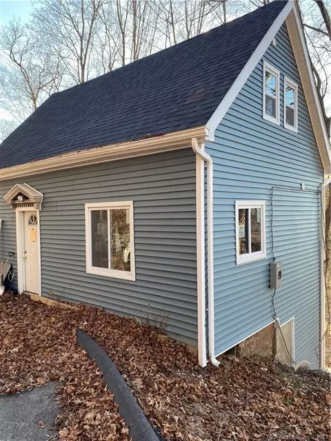 23 Whitaker Ave, Norwich, CT 06360