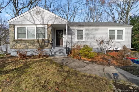 19 Hillcrest Rd, Trumbull, CT 06611