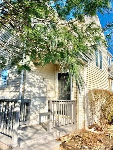 5 W Meadow Ln #1, Middletown, CT 06457