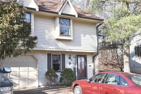 30 Schoolhouse Xing #30, Wethersfield, CT 06109