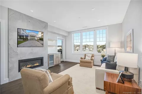 160 Park St #303, New Canaan, CT 06840