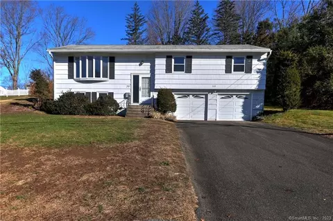 59 Briarwood Rd, Naugatuck, CT 06770