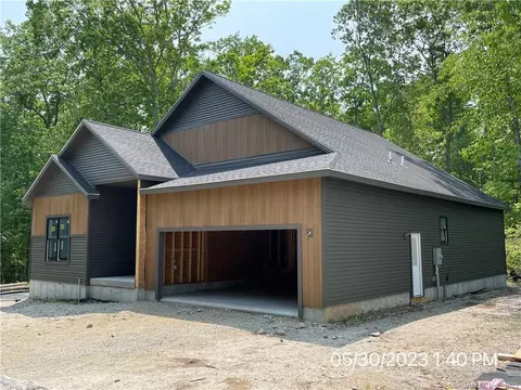 28 Imogen Dr, Groton, CT 06340