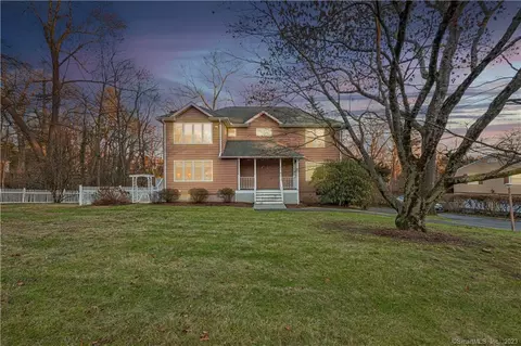 2 Lloyd Rd, Norwalk, CT 06850