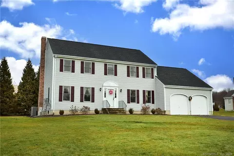 11 Old Country Ln, Ellington, CT 06029