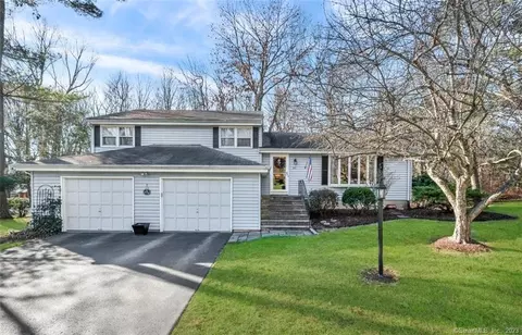 161 Belle Woods Dr, Glastonbury, CT 06033