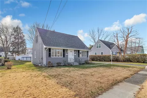 35 Hartland St, Stratford, CT 06615