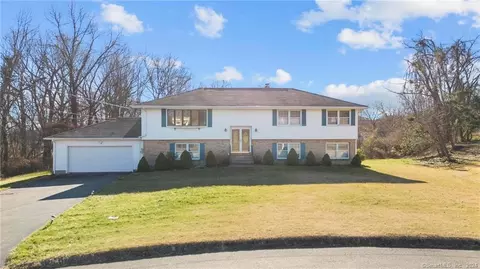 118 Country Hills Rd, Hamden, CT 06514