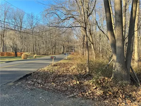 335 Dogburn Ln, Orange, CT 06477