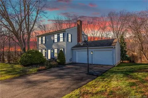 32 Meadow Rd, Cromwell, CT 06416