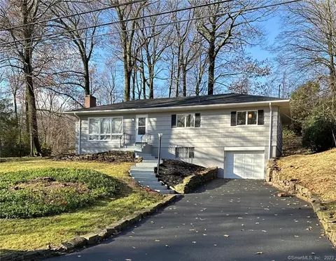 32 Fairview Dr, Farmington, CT 06032