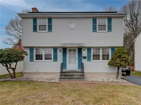 15 Alexander St, Manchester, CT 06040