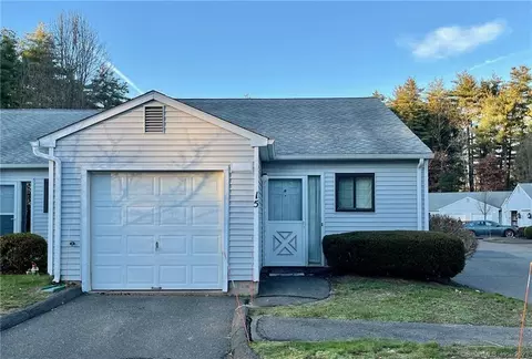 15 Knoll Ln #15, Weatogue, CT 06089