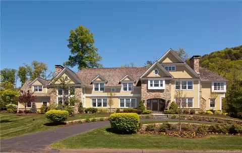 5 Far Hills Dr, Avon, CT 06001