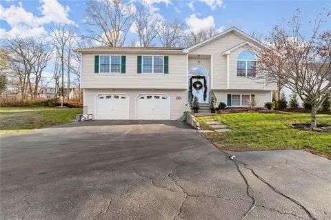 85 Beardsley Pkwy, Trumbull, CT 06611