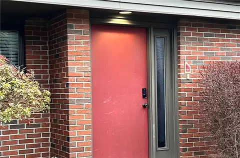 75 Montoya Dr #75, Branford, CT 06405