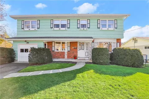 16 Upland St E, Greenwich, CT 06831