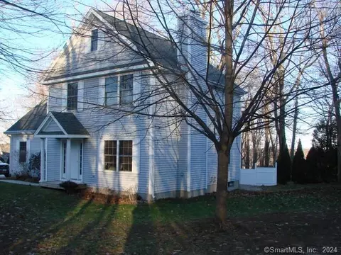 10 Mathieu Ln, East Hampton, CT 06424