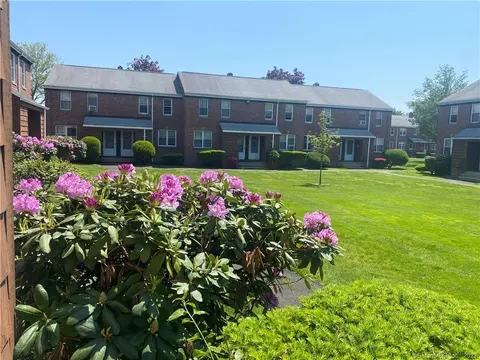 128 Virginia Ave #128, Bridgeport, CT 06610