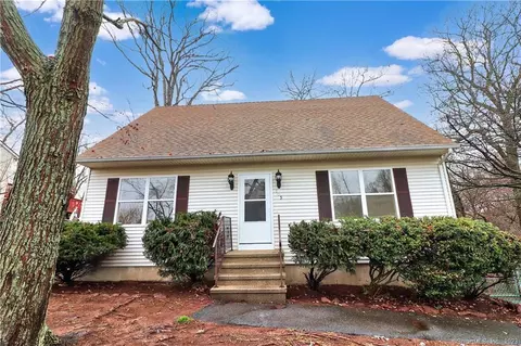 105 Fox Ridge Dr, East Haven, CT 06512