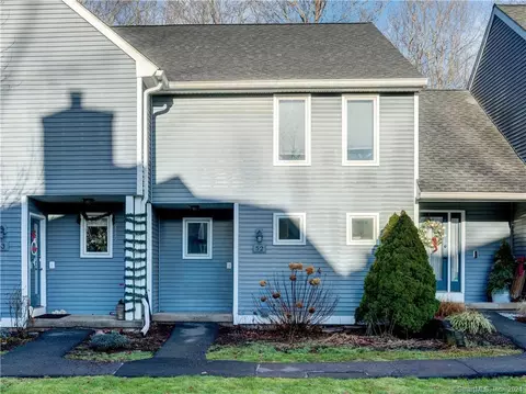 52 Rosemary Ln #52, Newington, CT 06111