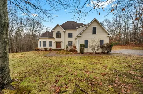 9 Oakridge Ln, Bozrah, CT 06334