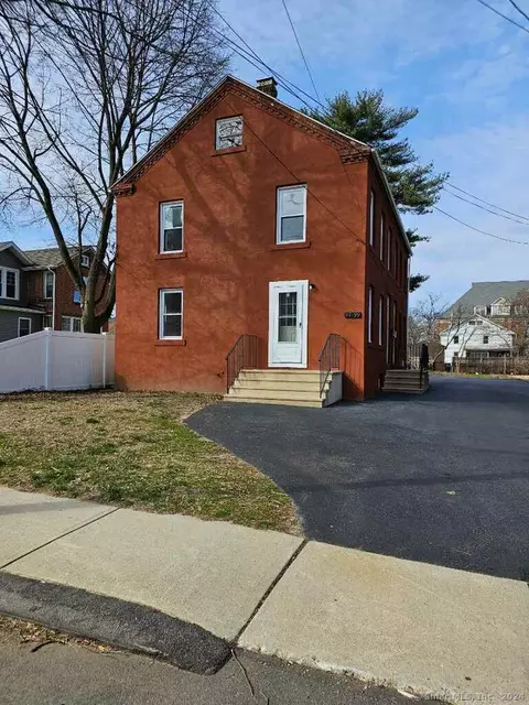 97-99 Oak St, Windsor Locks, CT 06096