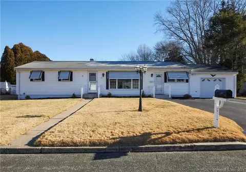 28 Sandy Hollow Dr, Waterford, CT 06385
