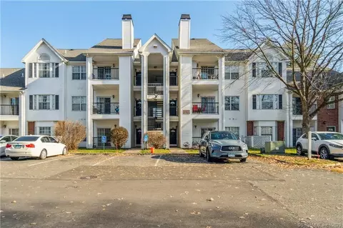 31 High St #5208, East Hartford, CT 06118