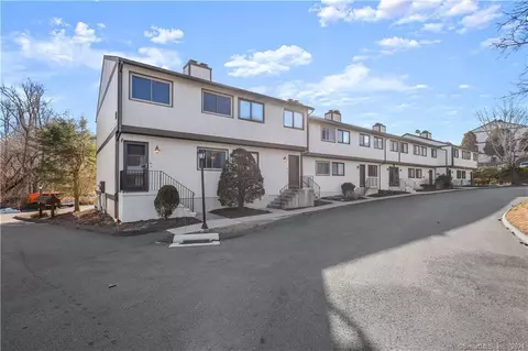 27 Crows Nest Ln #13A, Danbury, CT 06810