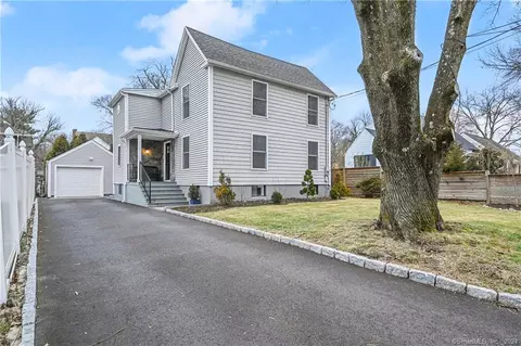 53 New St, Fairfield, CT 06825