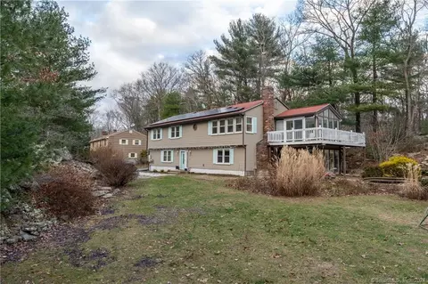 425 Maupas Rd, Guilford, CT 06437