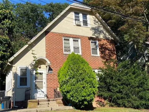 14 Hemlock St, West Haven, CT 06516