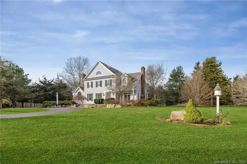 539 Taugwonk Rd, Stonington, CT 06378