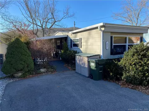 27 Lower Marina Dr, Montville, CT 06382